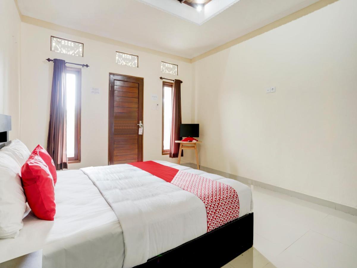 Oyo 90711 Blembong Homestay Jimbaran Exteriör bild